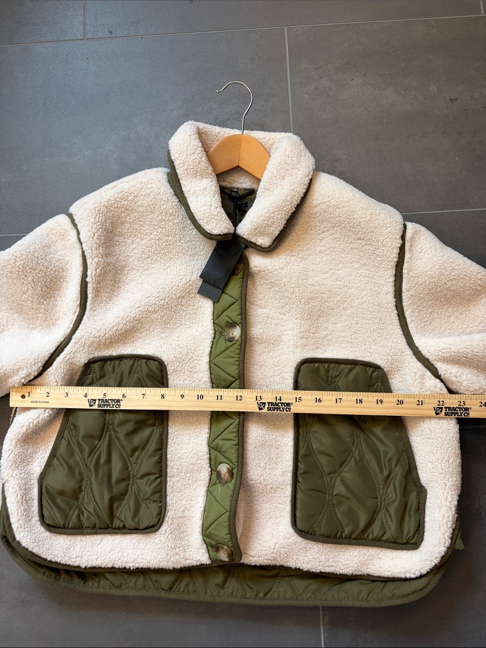 NWT Blank NYC Sz L Crop Reversible Cream Sherpa / Olive Quilted Jacket Warm Cozy - Picture 5 of 10